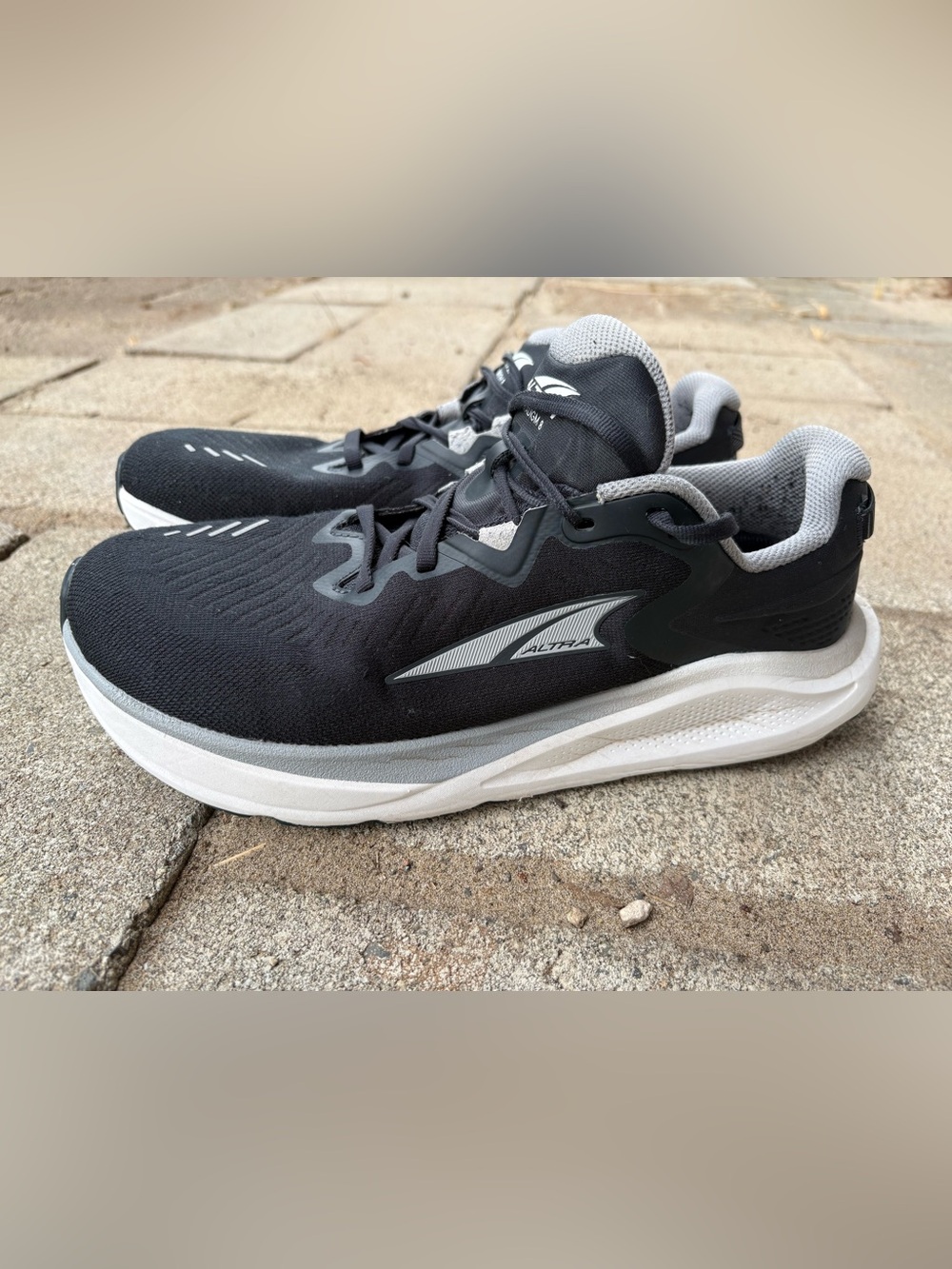 altra mens paradigm 8 wide running shoes black white size 12 us
